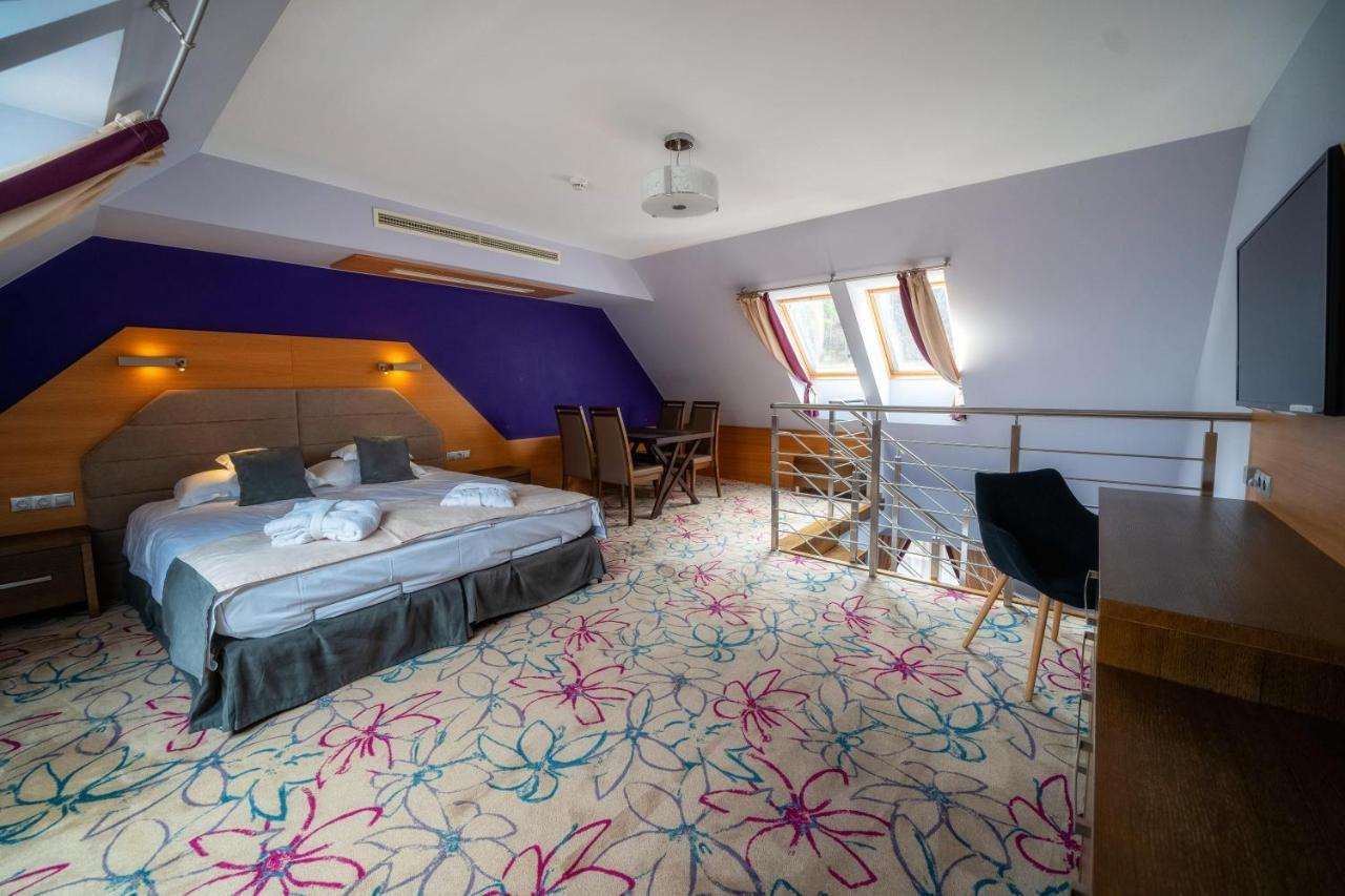 Hotel & Spa Czarny Gron Rzyki Exterior photo