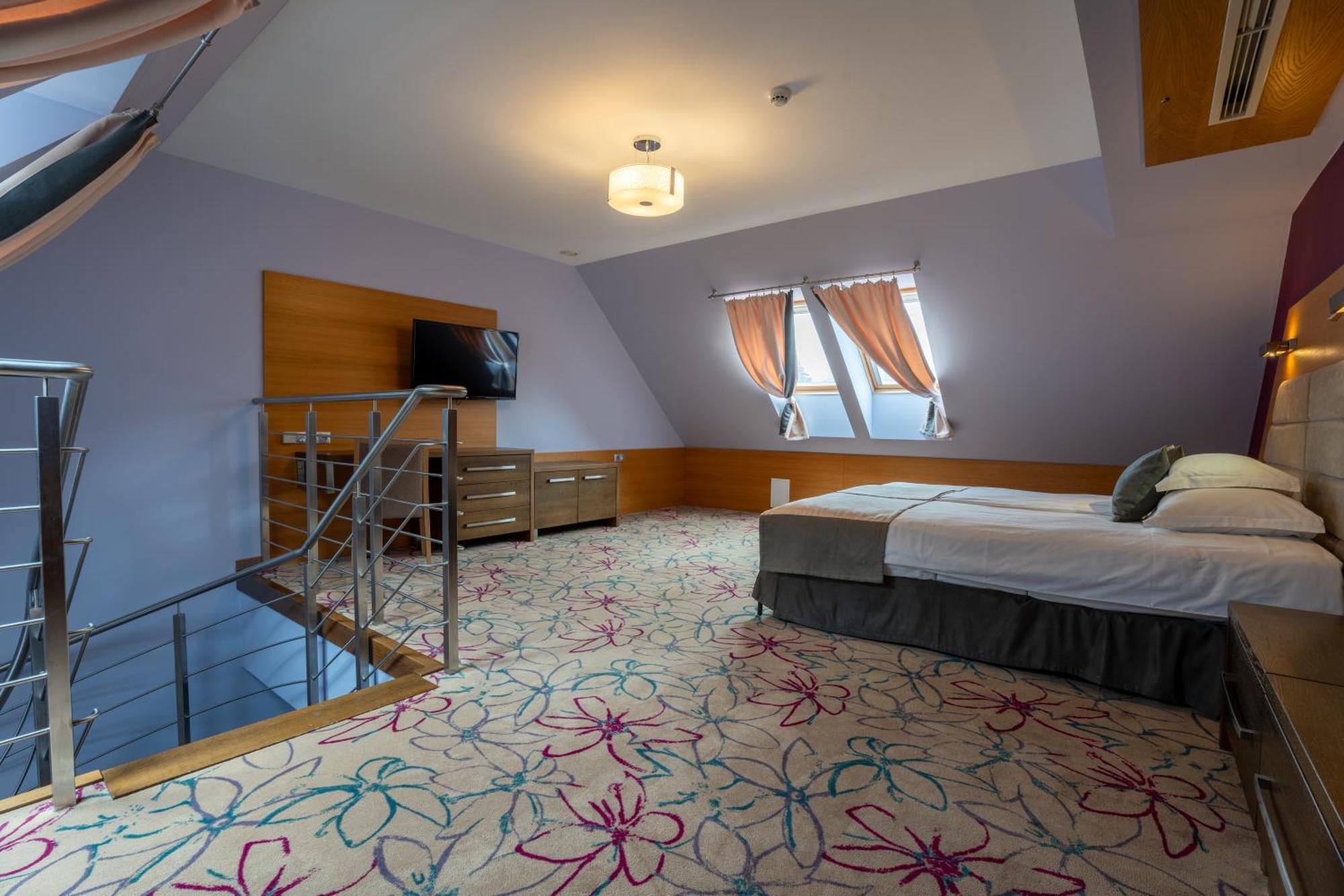 Hotel & Spa Czarny Gron Rzyki Exterior photo