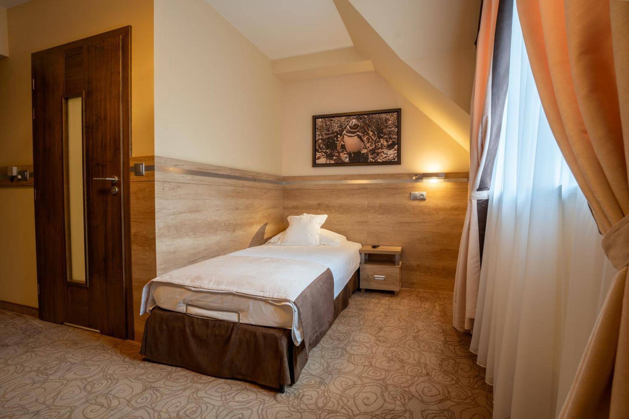Hotel & Spa Czarny Gron Rzyki Exterior photo