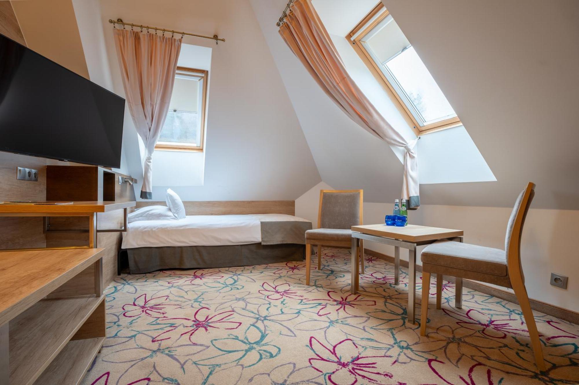 Hotel & Spa Czarny Gron Rzyki Exterior photo