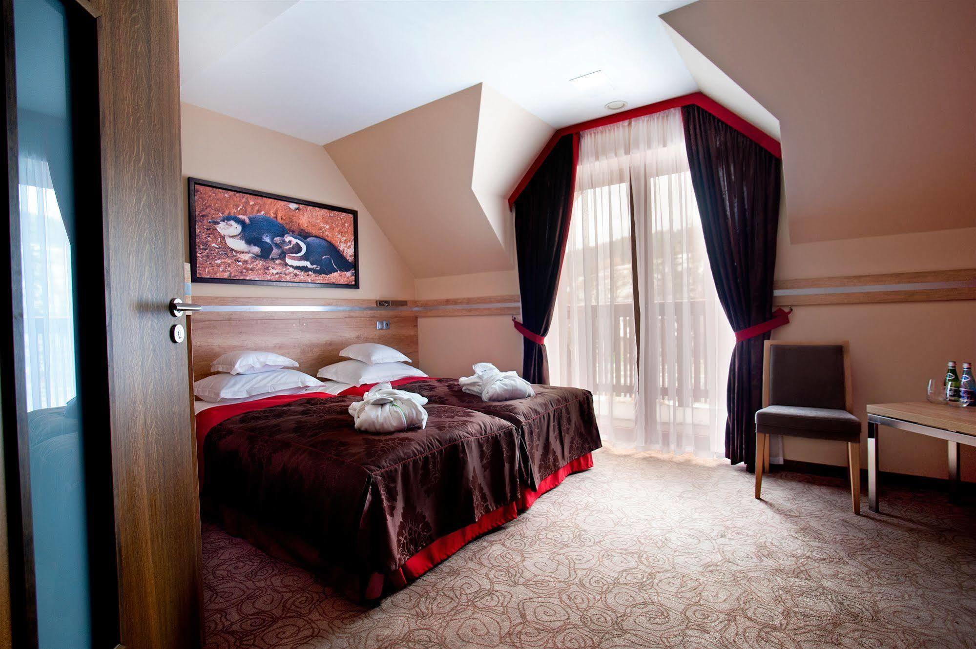 Hotel & Spa Czarny Gron Rzyki Exterior photo