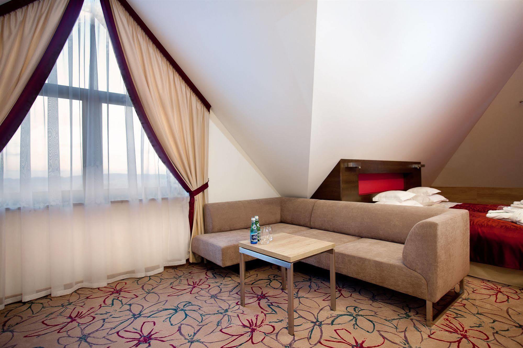 Hotel & Spa Czarny Gron Rzyki Exterior photo
